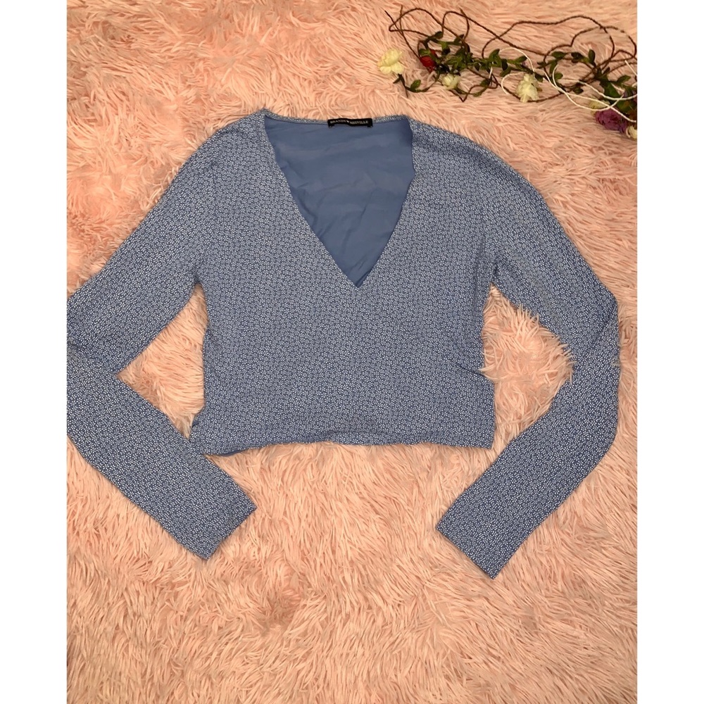 🦋 Brandy Melville wrap around crop top!